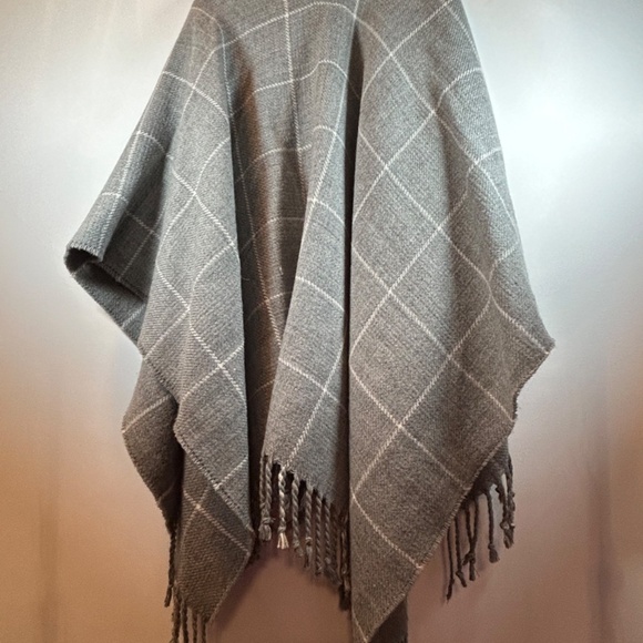 Abercrombie & Fitch - Poncho - Picture 2 of 3